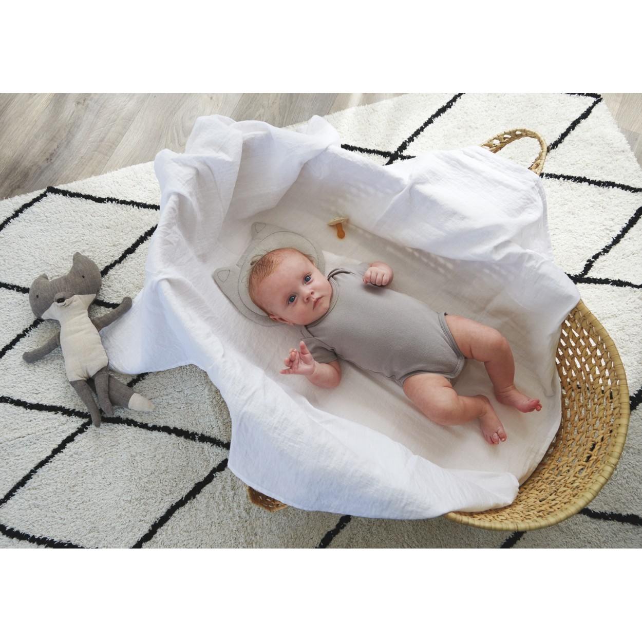 Head wedge for clearance babies