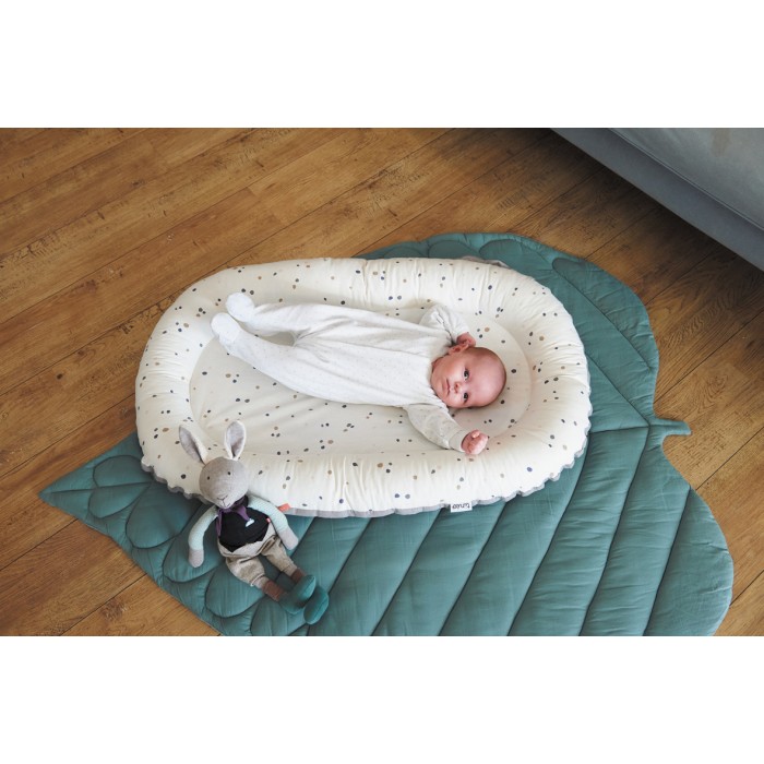 Reversible baby crib reducer