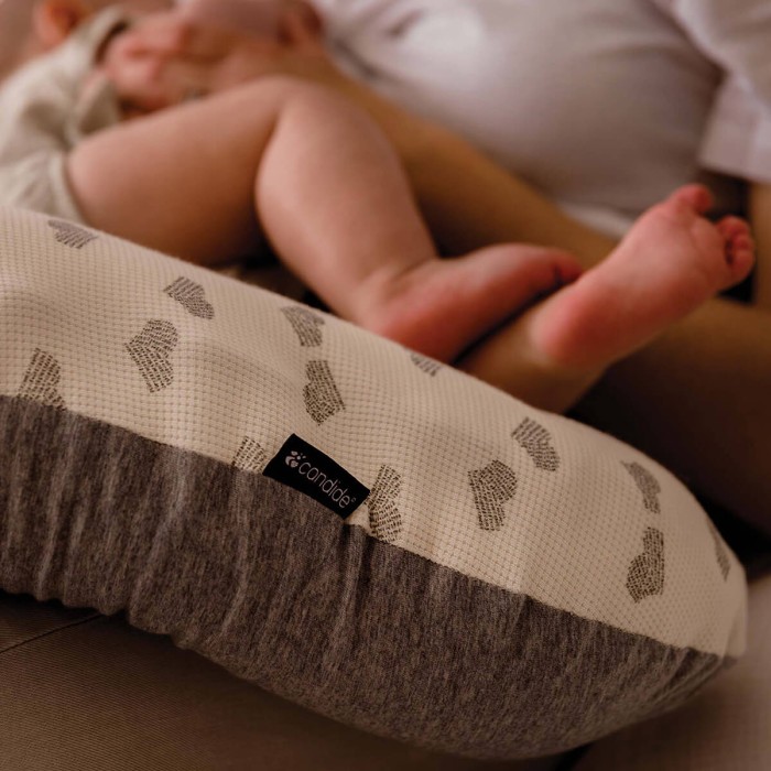 Coussin de maternité et d'allaitement Candide jersey cœurs/gris