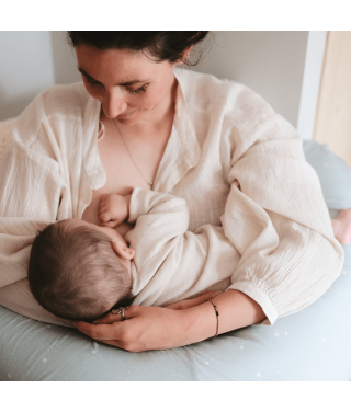 Breastfeeding and pregnancy pillow with stars