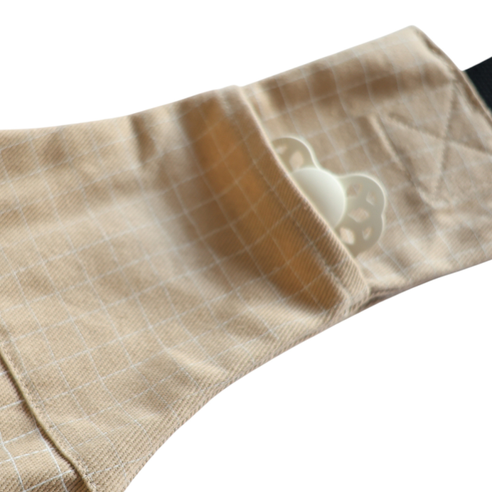 Close-up on the fabric of the baby carrier