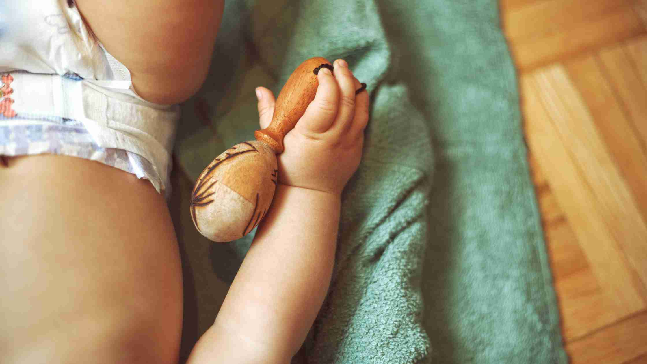 Comment éveiller bébé à la musique ? Chanson, livre sonore, éveil musical