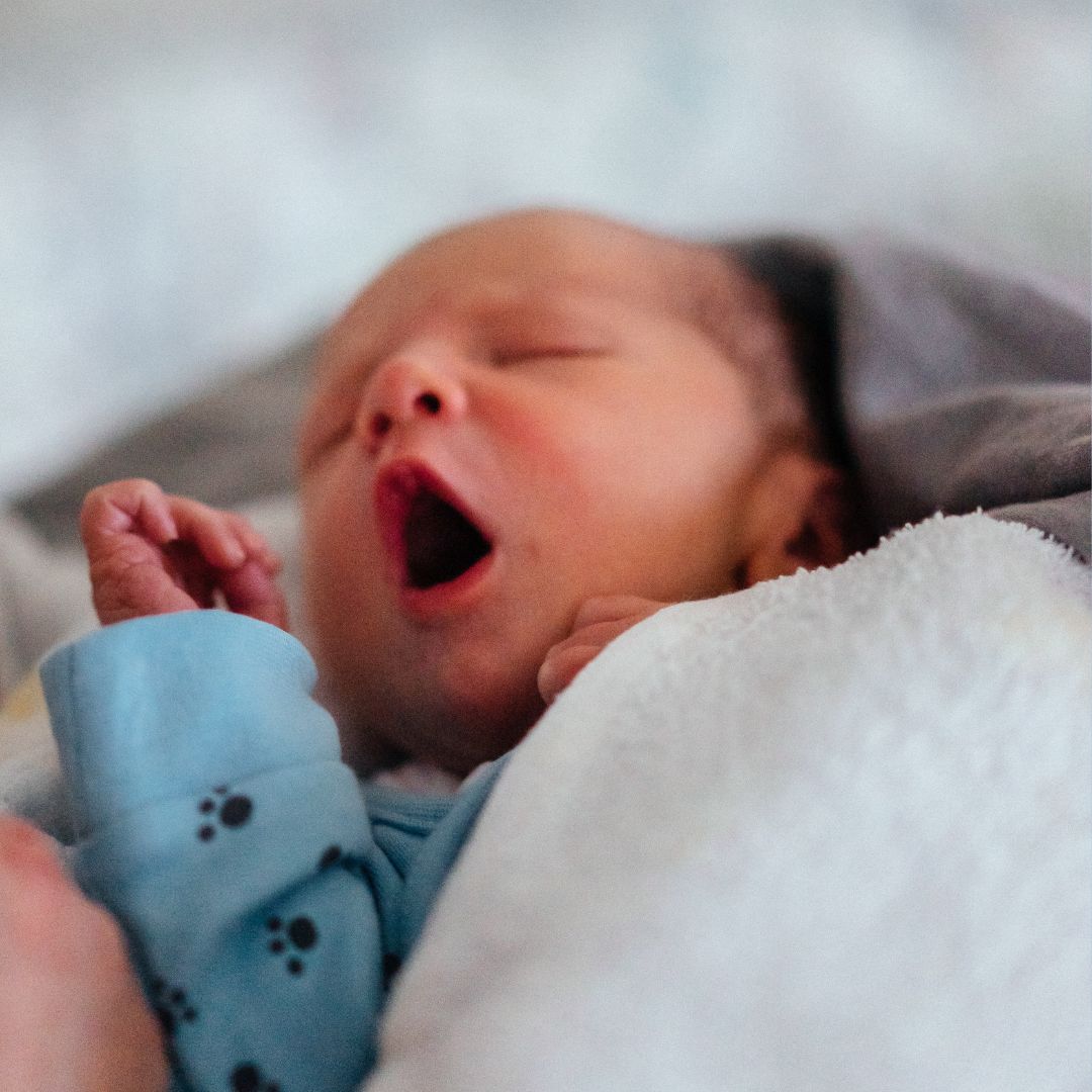 Bébé a 1 mois : son sommeil, son alimentation, les soins dont il a besoin