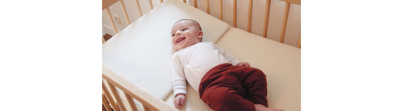 Le Choix Des Bébés - Sleep Accessories - Cot Wedge - Baby Wedge